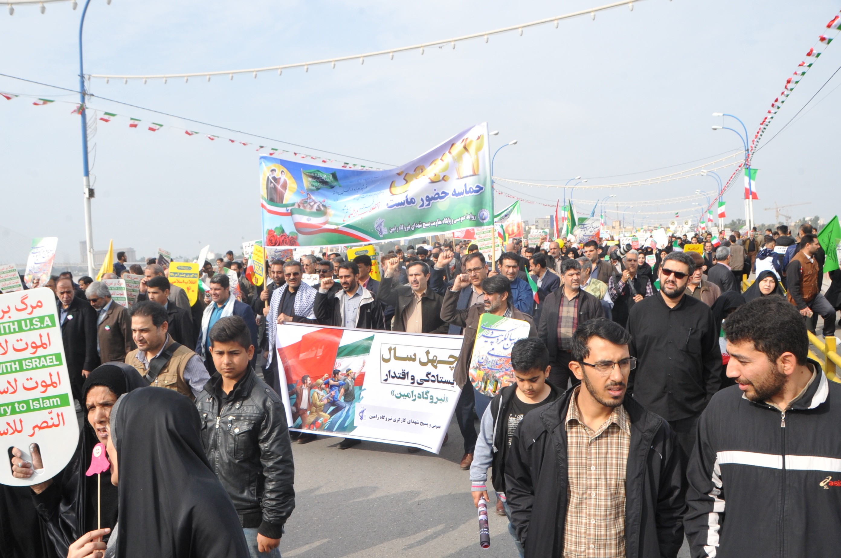 حضور پرشور کارکنان نیروگاه رامین در راهپیمایی 22 بهمن