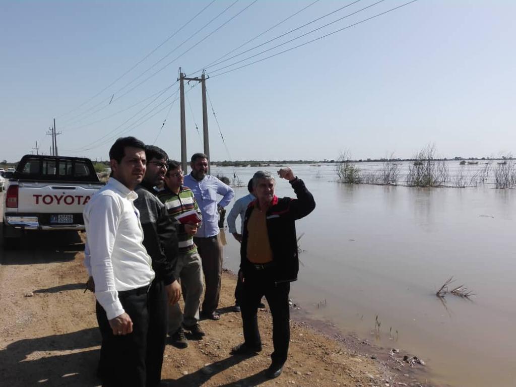 بازدید اعضای شورای هماهنگی حراستهای صنعت آب و برق خوزستان از مناطق سیل زده